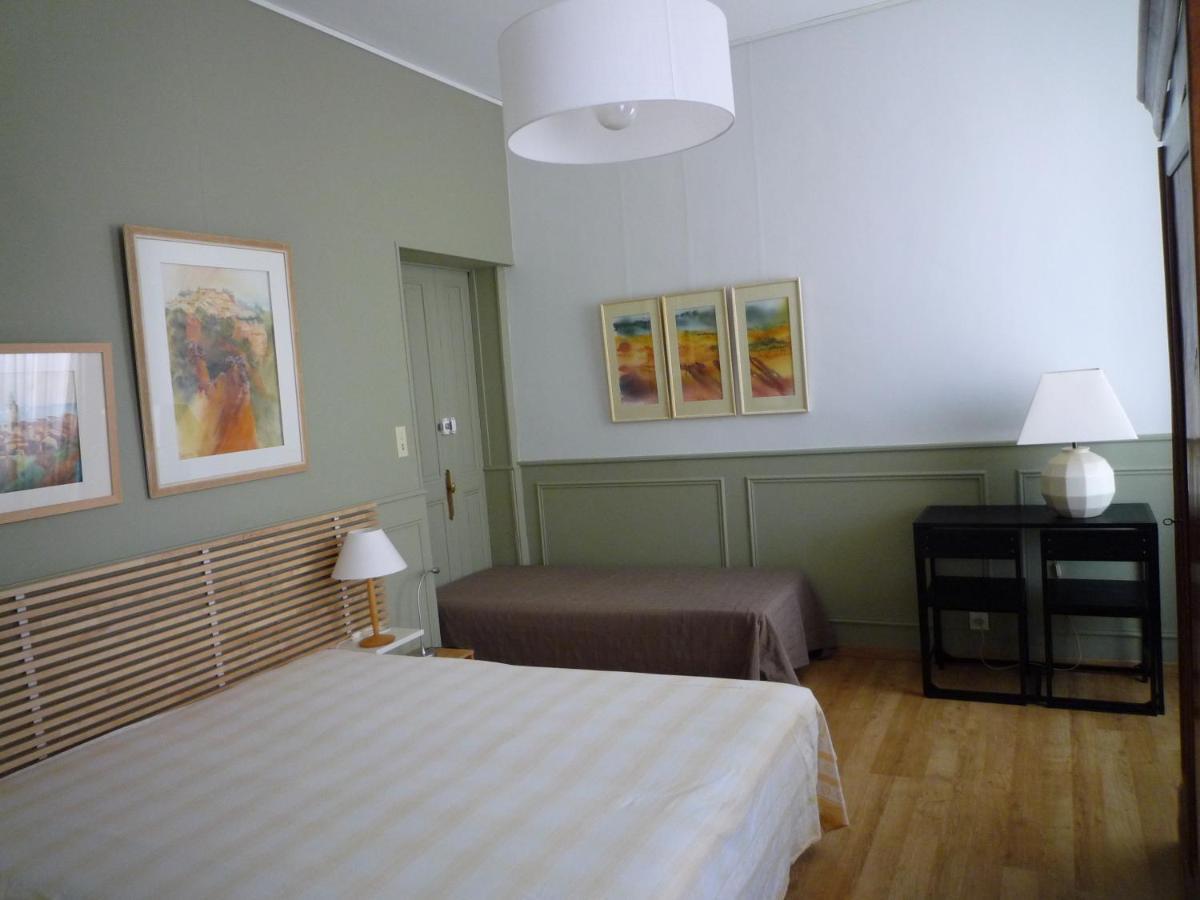 Appartement Avignon Centre Intra Muros Cour Exterieure Parking Prive Gratuit Exterior foto