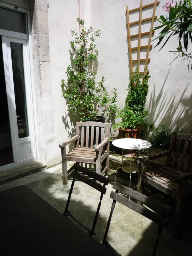 Appartement Avignon Centre Intra Muros Cour Exterieure Parking Prive Gratuit Exterior foto